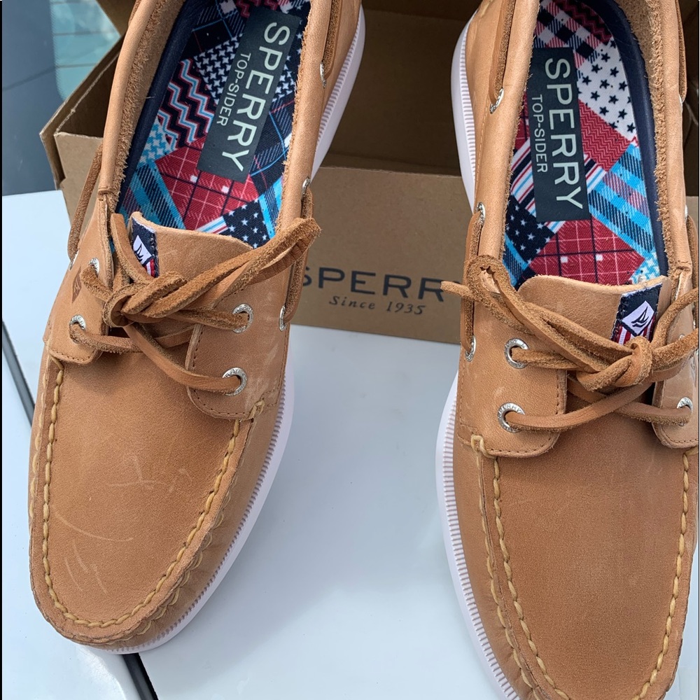 SPERRY woman’s size 9